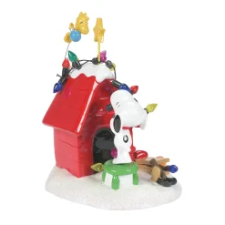 Outlet Getting Ready for Christmas Peanuts® Village