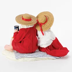 Online Life is a Picnic By The Sea